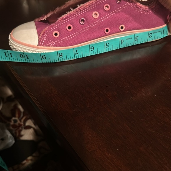 Converse Junior Size 6 W/ Distressed Borders Purple and pink color, Brand new - Picture 12 of 12
